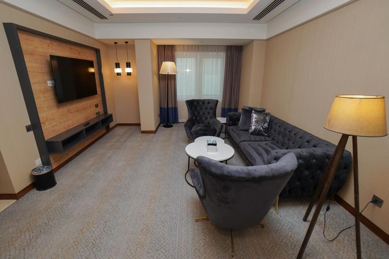 The Grand Lux Hotel Ad-Dauha Zewnętrze zdjęcie A living room in a hotel suite