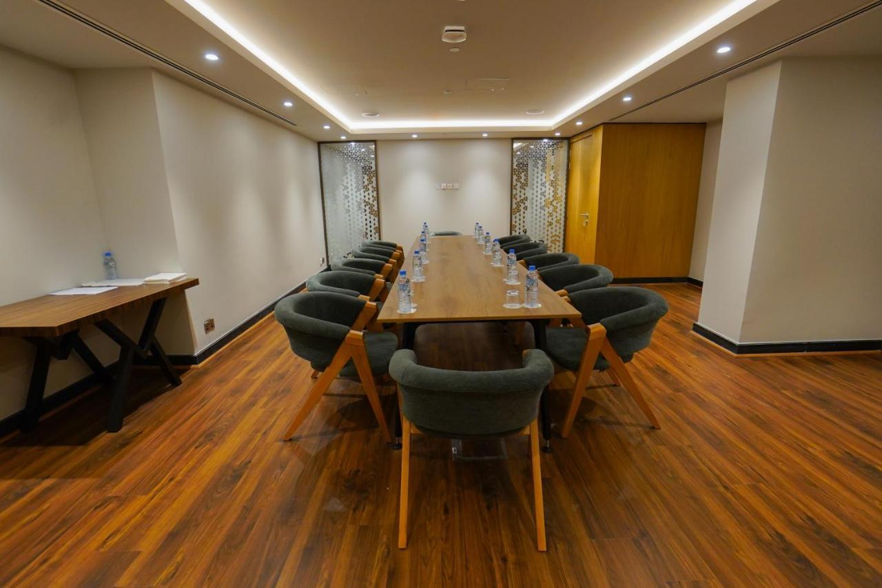 The Grand Lux Hotel Ad-Dauha Zewnętrze zdjęcie Meeting room at the hotel