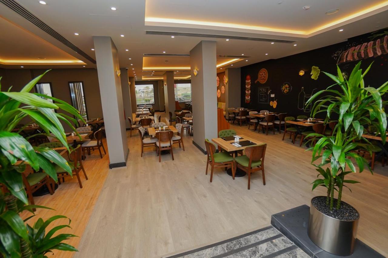 The Grand Lux Hotel Ad-Dauha Zewnętrze zdjęcie Restaurant