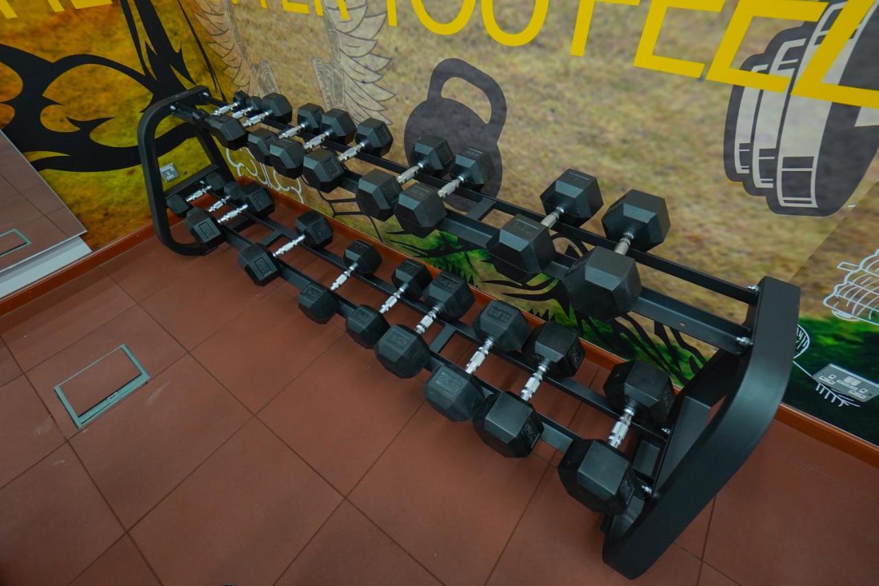 The Grand Lux Hotel Ad-Dauha Zewnętrze zdjęcie Dumbbell rack