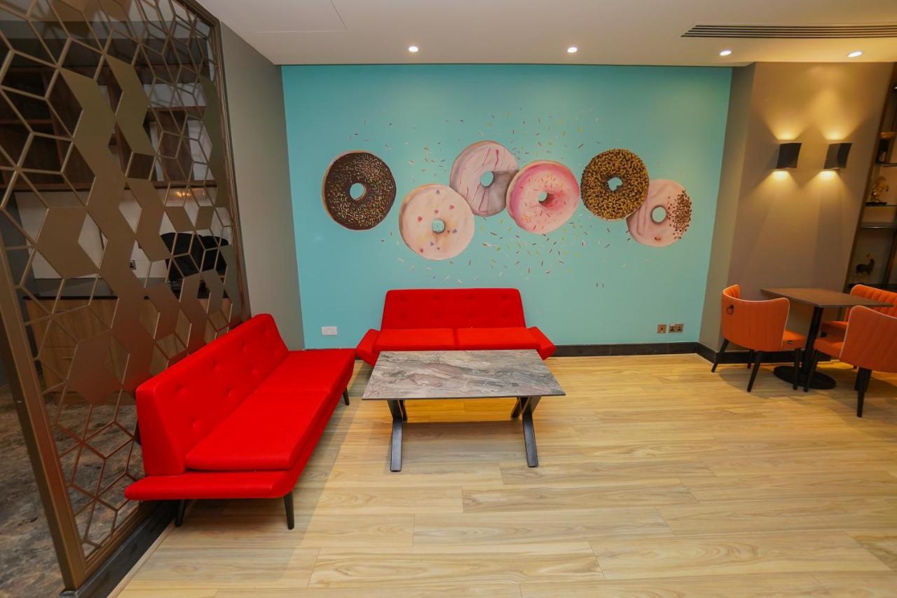 The Grand Lux Hotel Ad-Dauha Zewnętrze zdjęcie The interior of a Dunkin' Donuts in Paris, France