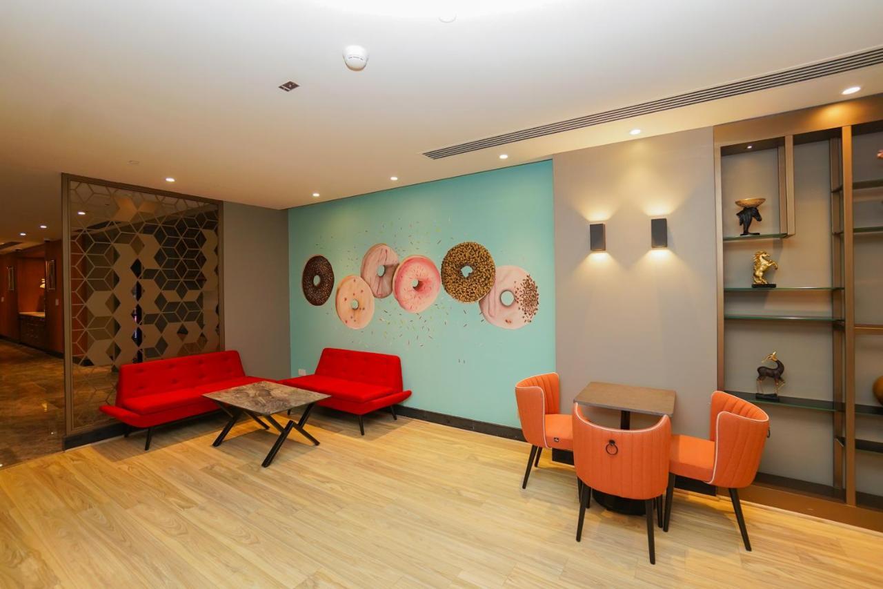 The Grand Lux Hotel Ad-Dauha Zewnętrze zdjęcie The lounge at the airport