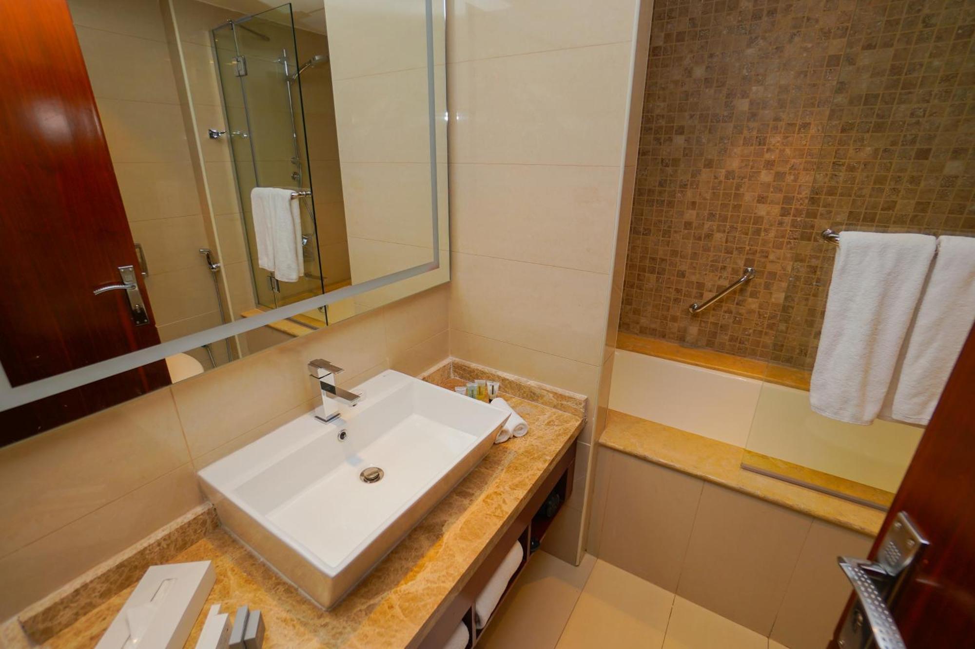 The Grand Lux Hotel Ad-Dauha Zewnętrze zdjęcie Bathroom