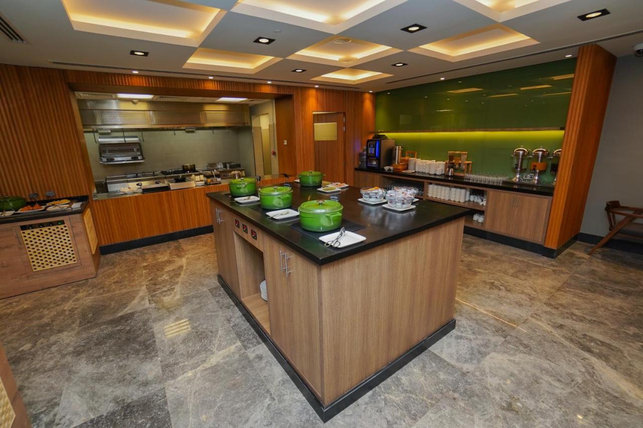 The Grand Lux Hotel Ad-Dauha Zewnętrze zdjęcie The kitchen at the Royal Brunei Airlines VIP Lounge at Brunei International Airport